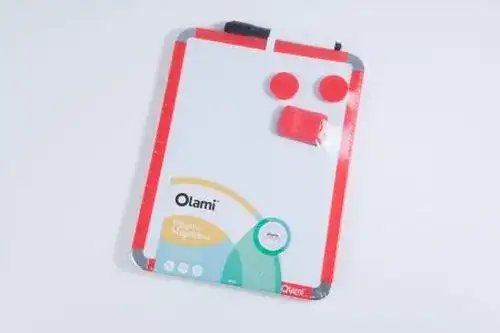 Pizarra Olami Juvenil Magnética 21x28cm Blanca Incluye marador, borador e imanes. Marco de color